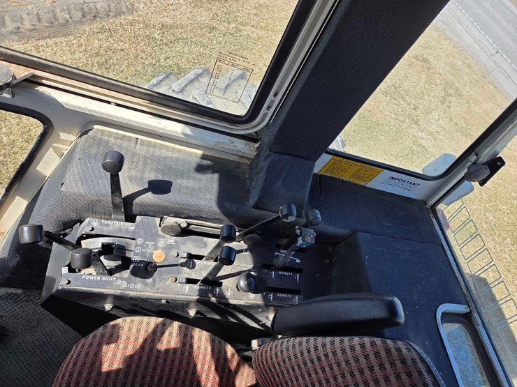 case-2290-tractor-image-56