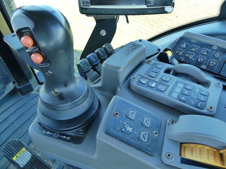 2017-versatile-260-image-17