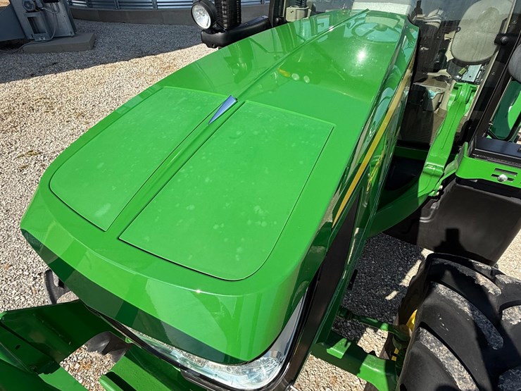 2015-john-deere-6125m-image-11