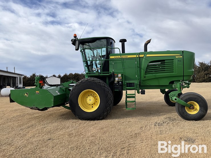 2017-john-deere-w235-image-8