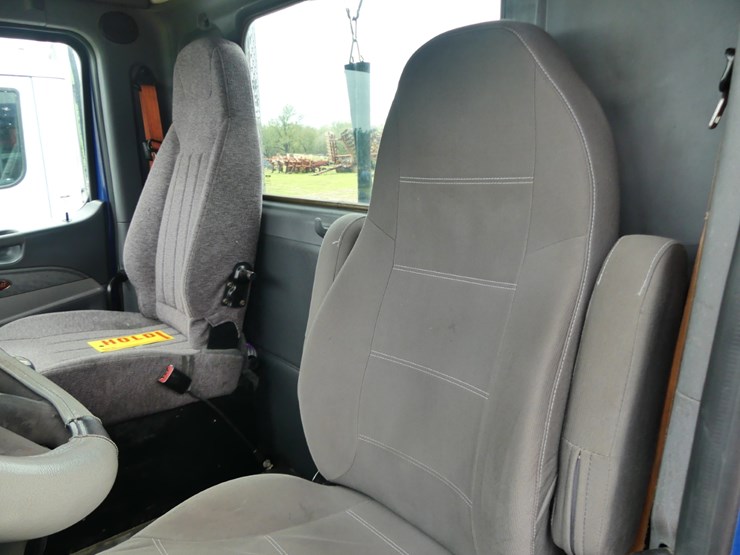 2017-peterbilt-579-image-10