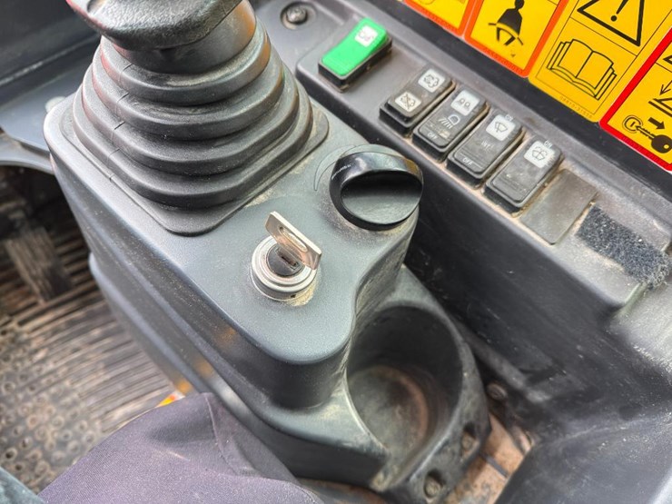 takeuchi-tl8r-image-40