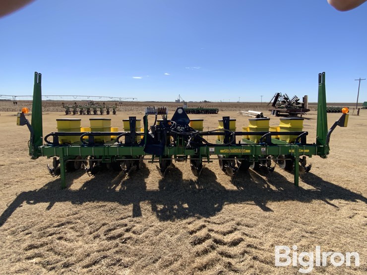 john-deere-1700-image-2