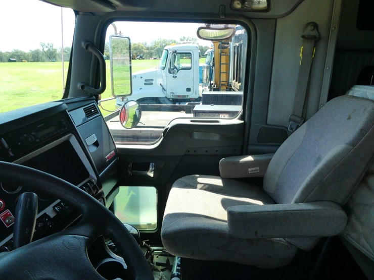 2012-kenworth-t800-image-10