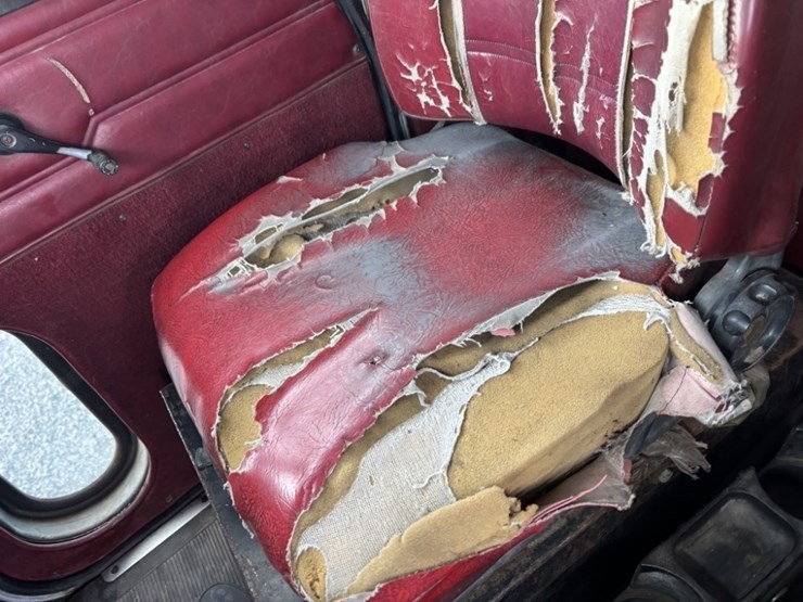 1994-peterbilt-378-image-25