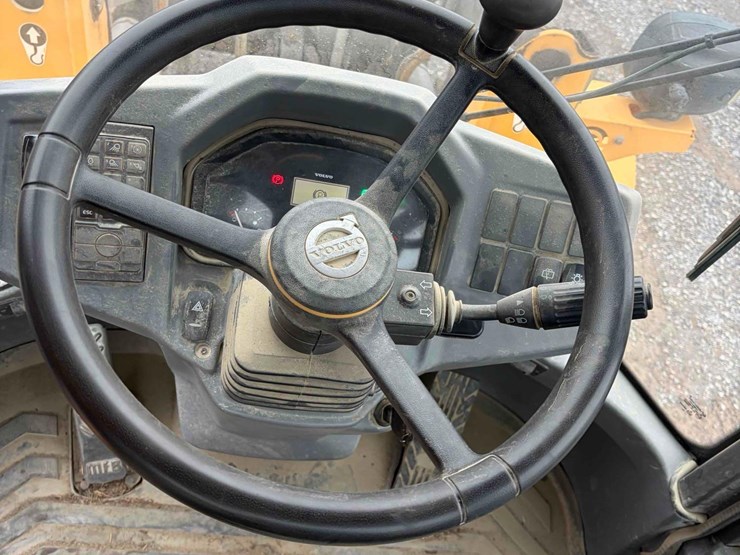 2019-volvo-l30gs-image-15