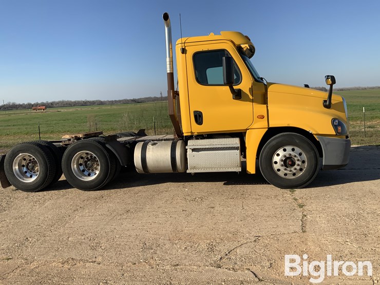 2016-freightliner-cascadia-125-image-4