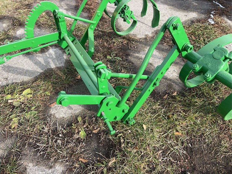 partial-john-deere-one-row-mounted-cultivator-image-8
