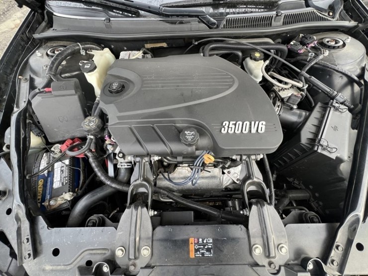 2011-chevrolet-impala-sedan-image-13