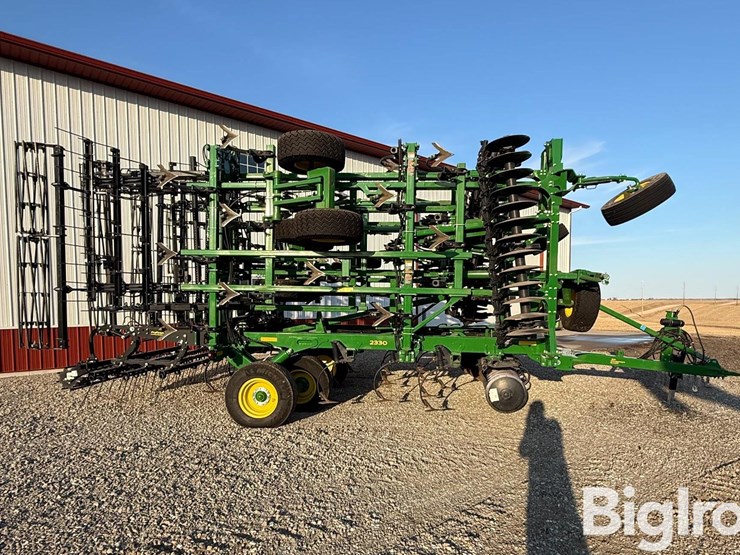 2022-john-deere-2330-image-4