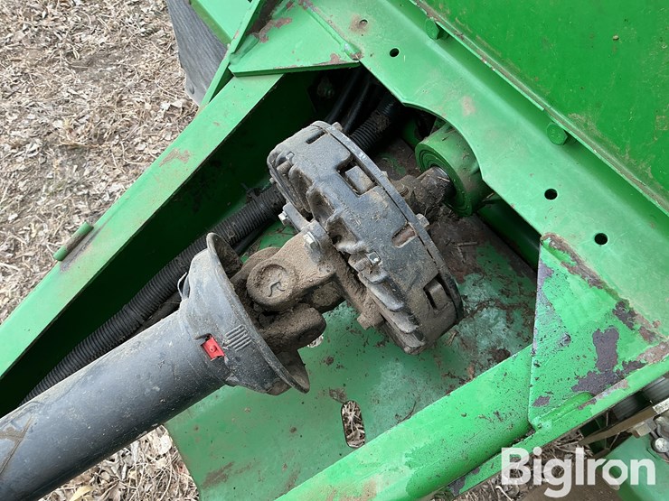 2010-john-deere-567-image-13