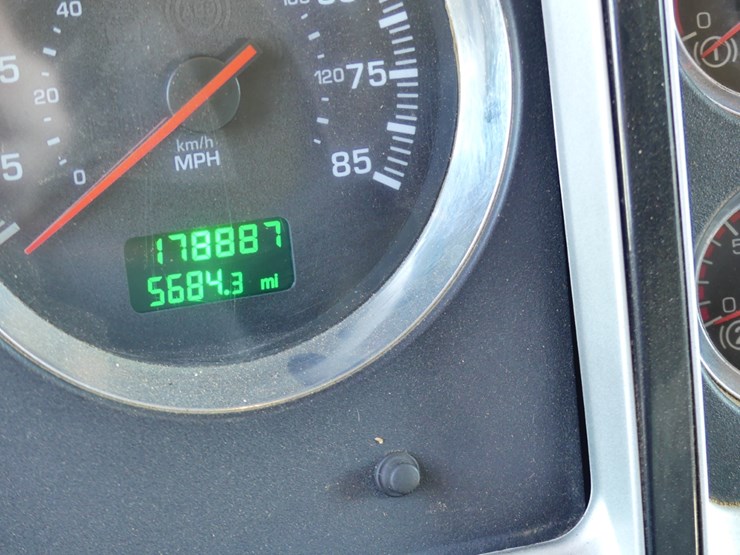 2012-kenworth-t800-image-15