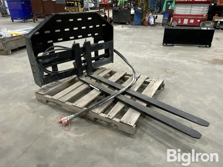 2025-massey-ferguson-730-image-3