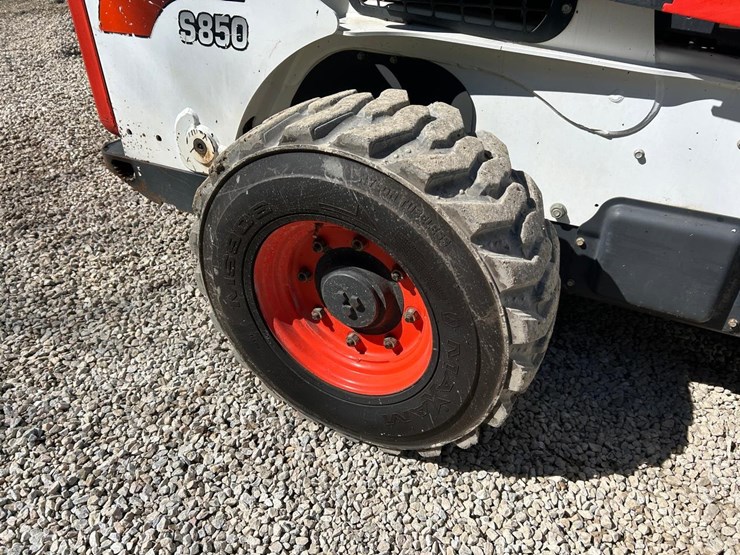 2019-bobcat-s850-image-13