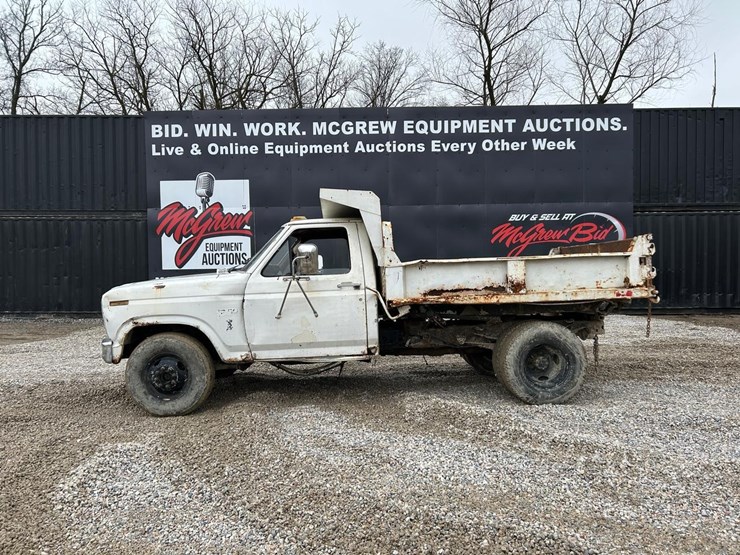 ford-dump-truck-image-1