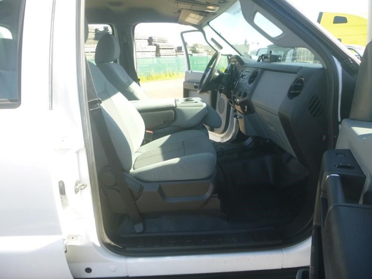 2013-ford-f550-image-15