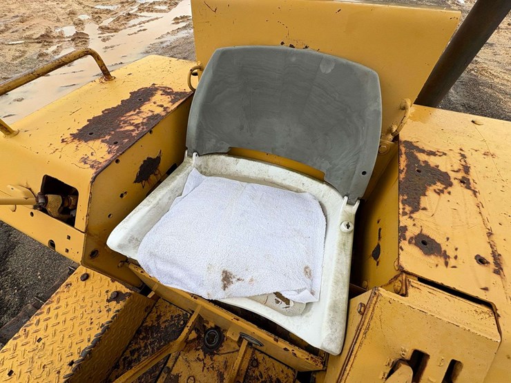 1982-deere-450cc-image-6