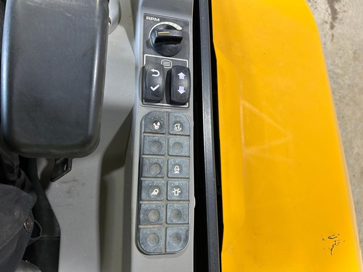 2022-jcb-35z-mini-excavator-image-22