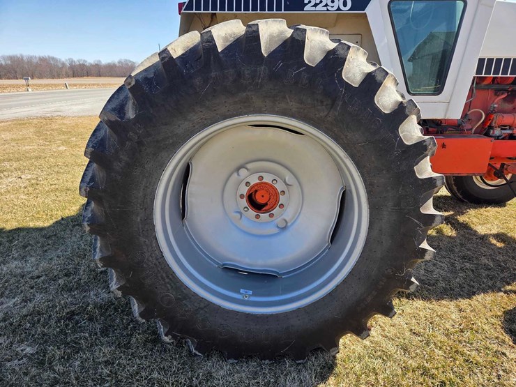case-2290-tractor-image-49