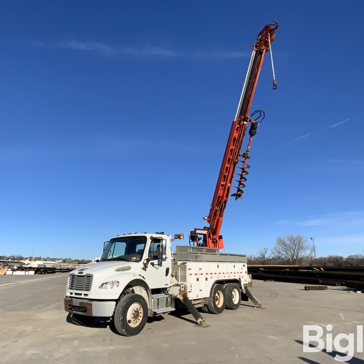 2012 FREIGHTLINER M2 106