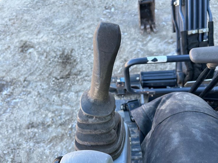 2017-deere-17g-image-24