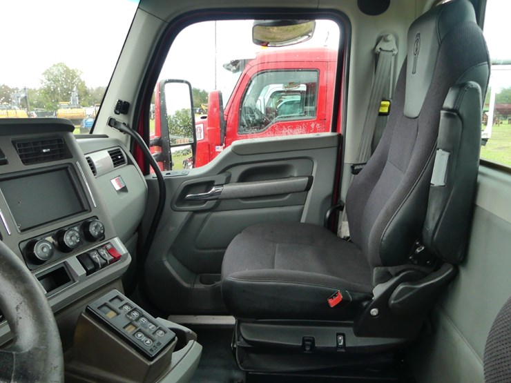 2018-kenworth-t680-image-11