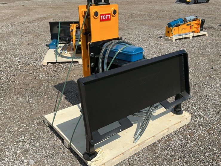 2025-new-holland-l213-image-5