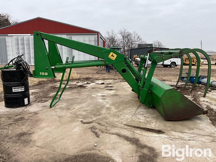 john-deere-158-image-4