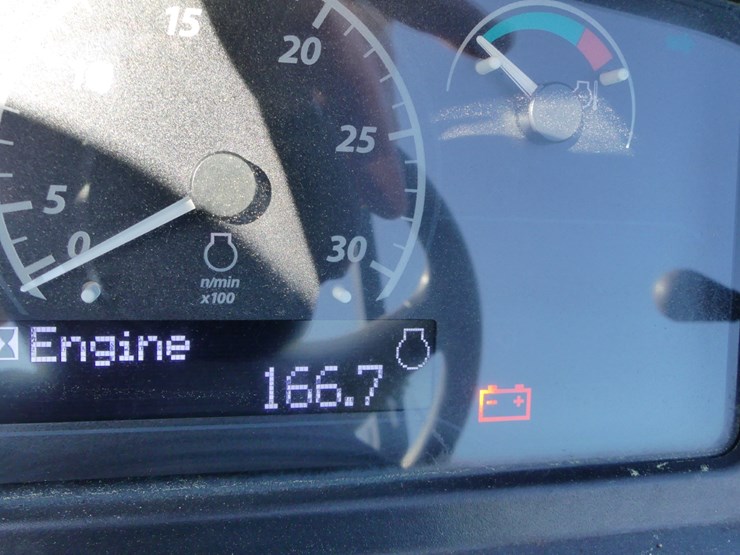 2021-john-deere-4044m-image-16