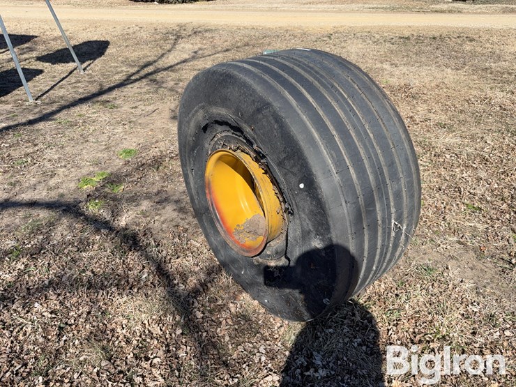 vermeer-baler-tire-and-rim-image-5