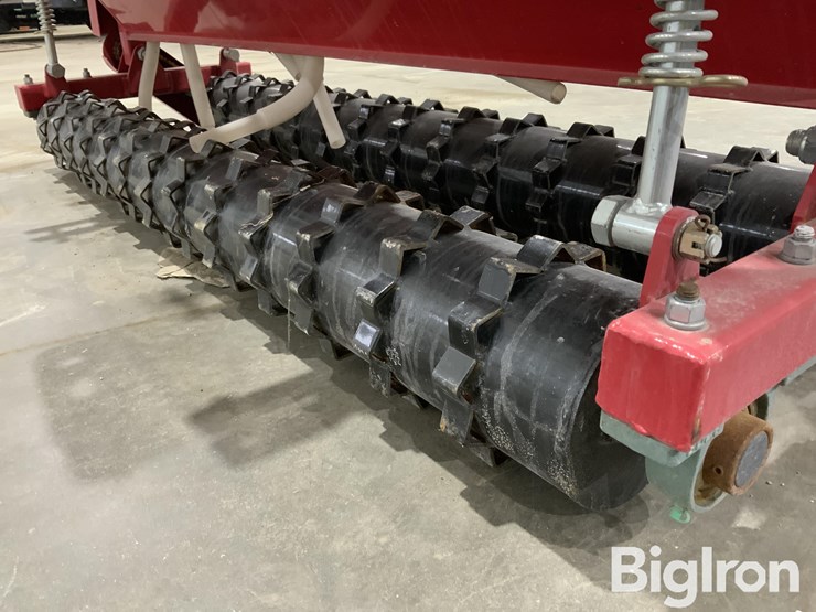 2025-massey-ferguson-730-image-10