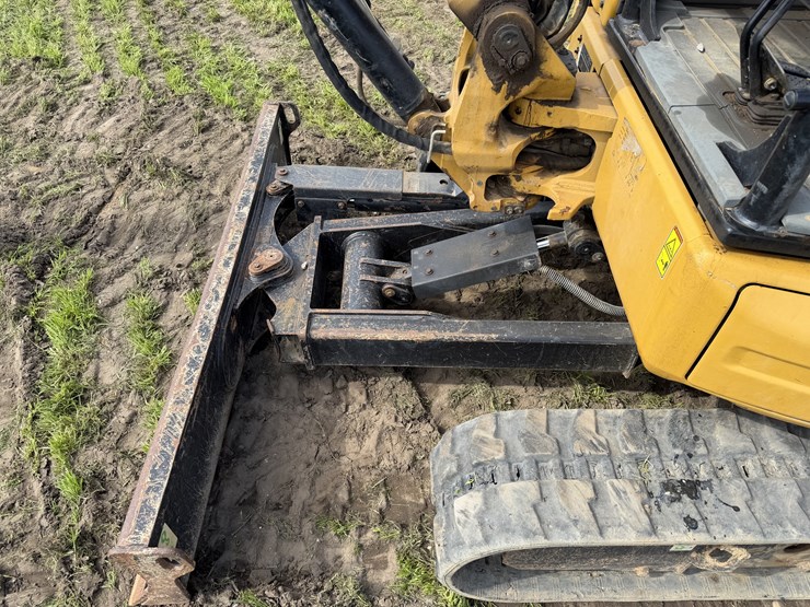 2021-caterpillar-303-image-4