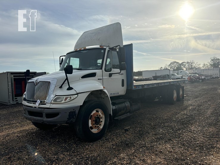 2009-international-durastar-4400-image-1