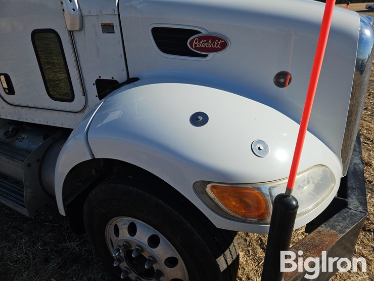 2014-peterbilt-337-image-17
