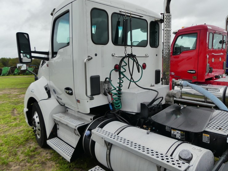 2015-kenworth-t680-image-8