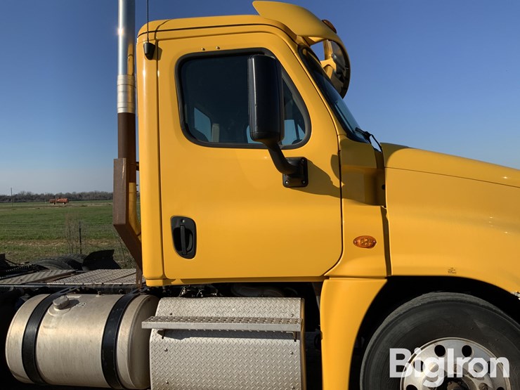 2016-freightliner-cascadia-125-image-14