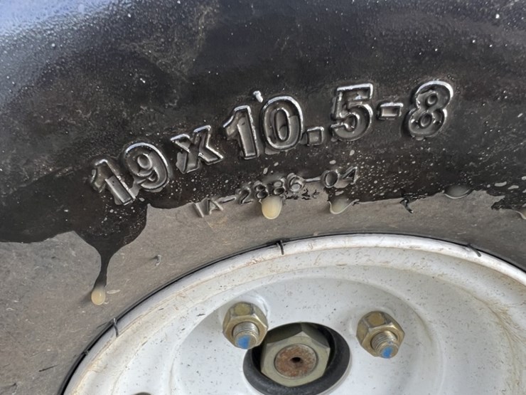 2014-toro-greensmaster-3320-triflex-traction-unit-image-17