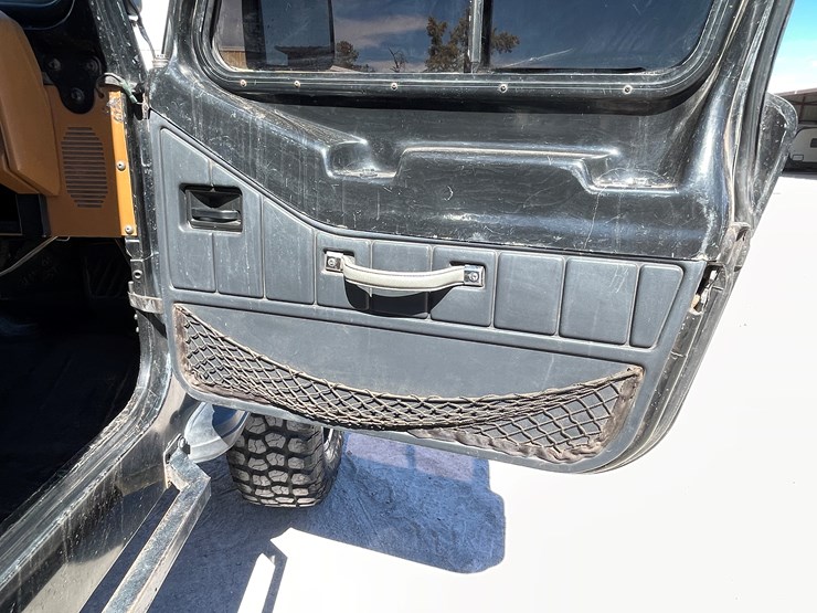 1994-jeep-wrangler-image-14