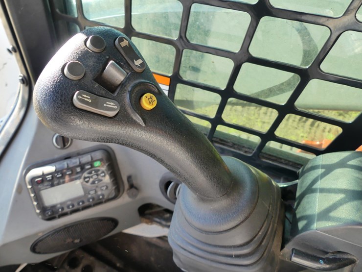 2022-bobcat-t770-image-14