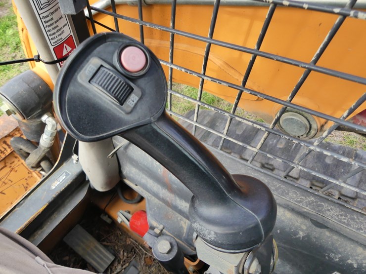 2015-case-tr320-image-13