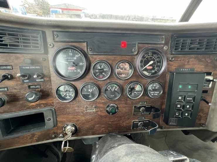1998-peterbilt-330-image-25