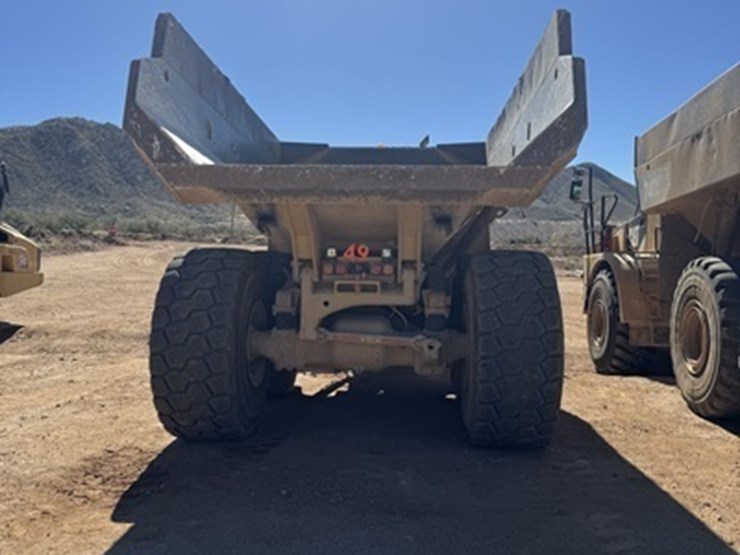 2010-caterpillar-740b-image-7