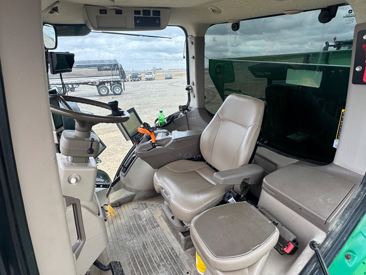 2019-john-deere-f4365-image-23