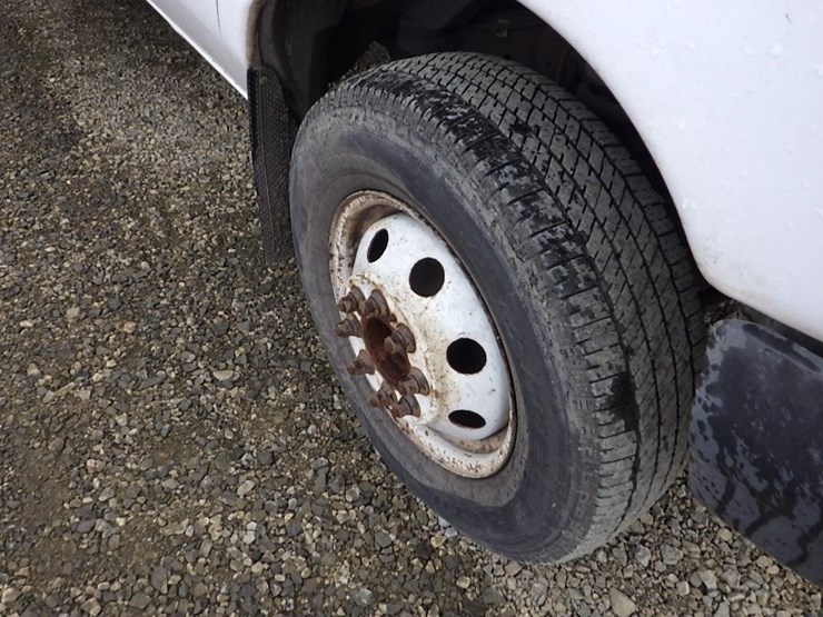 2004-ford-e350-image-26