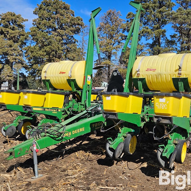 JOHN DEERE 7200
