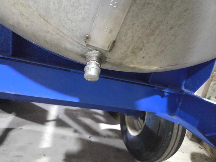 1000-gallon-liquid-nurse-trailer-image-15