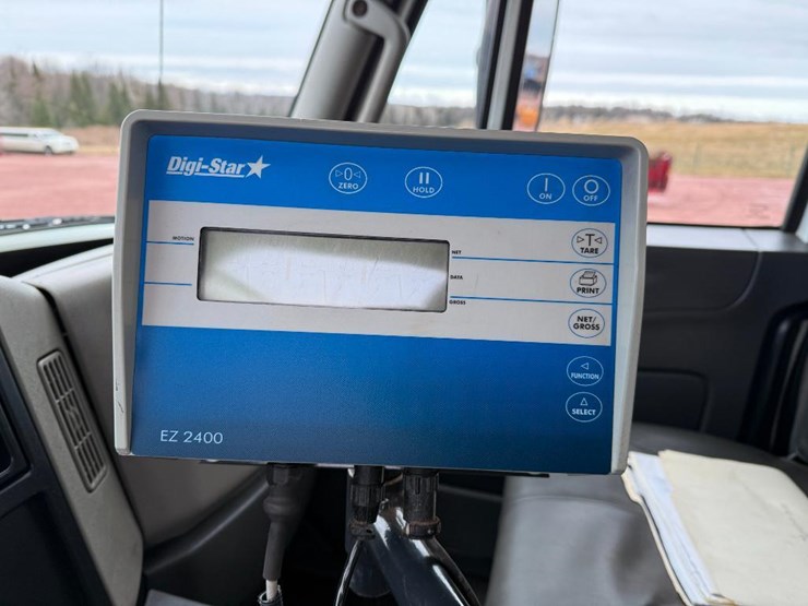 international-7600-image-60