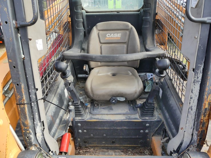 2015-case-tr320-image-12