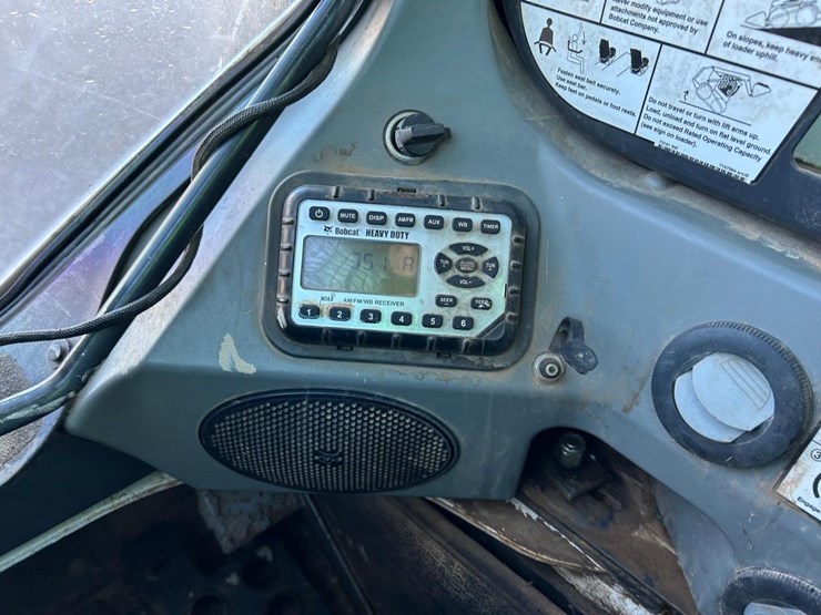 2017-bobcat-t740-image-21