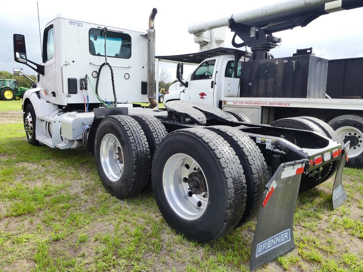 2021-peterbilt-579-image-4